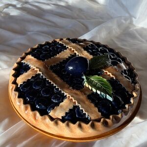 Over and Back Portugal Blueberry Pie Keeper Covered Pie Dish Lattice Lid 11.5 In